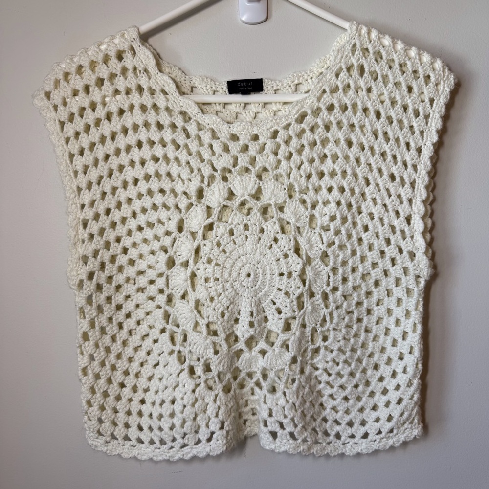 White Crochet Sleeveless Top sweater vest boxy boho beachy layering Size  S/M